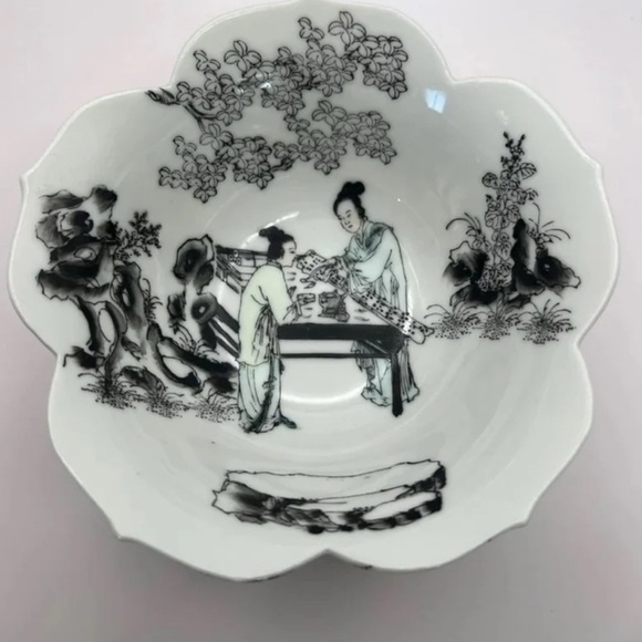 Vintage YT Hong Kong Porcelain Bowl Scalloped Black & White Decorative Dish - Picture 7 of 9